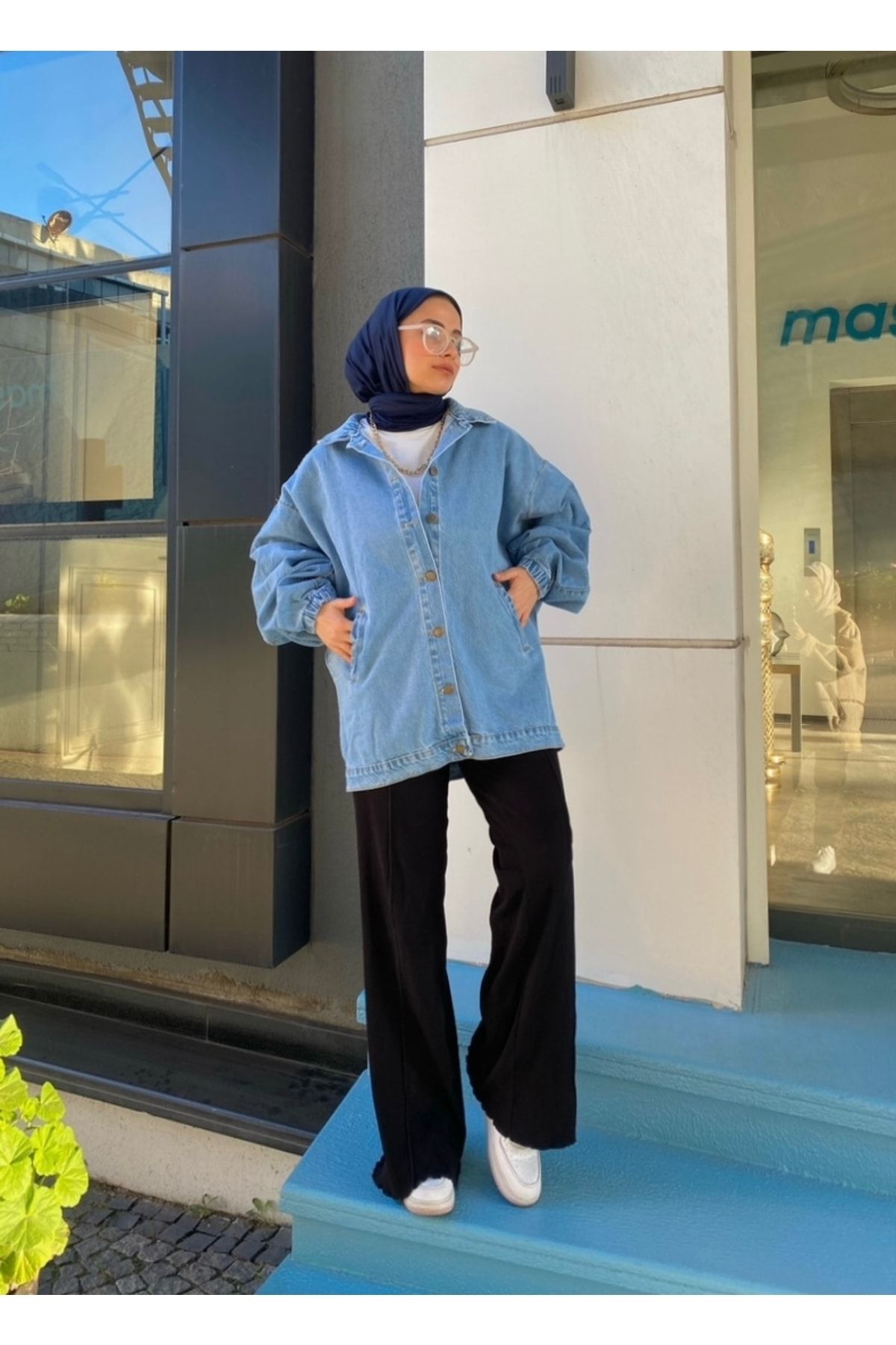 Mavi Çift Cep Detaylı Oversize Kot Ceket Mavi Çift Cep Detaylı Oversize Kot Ceket