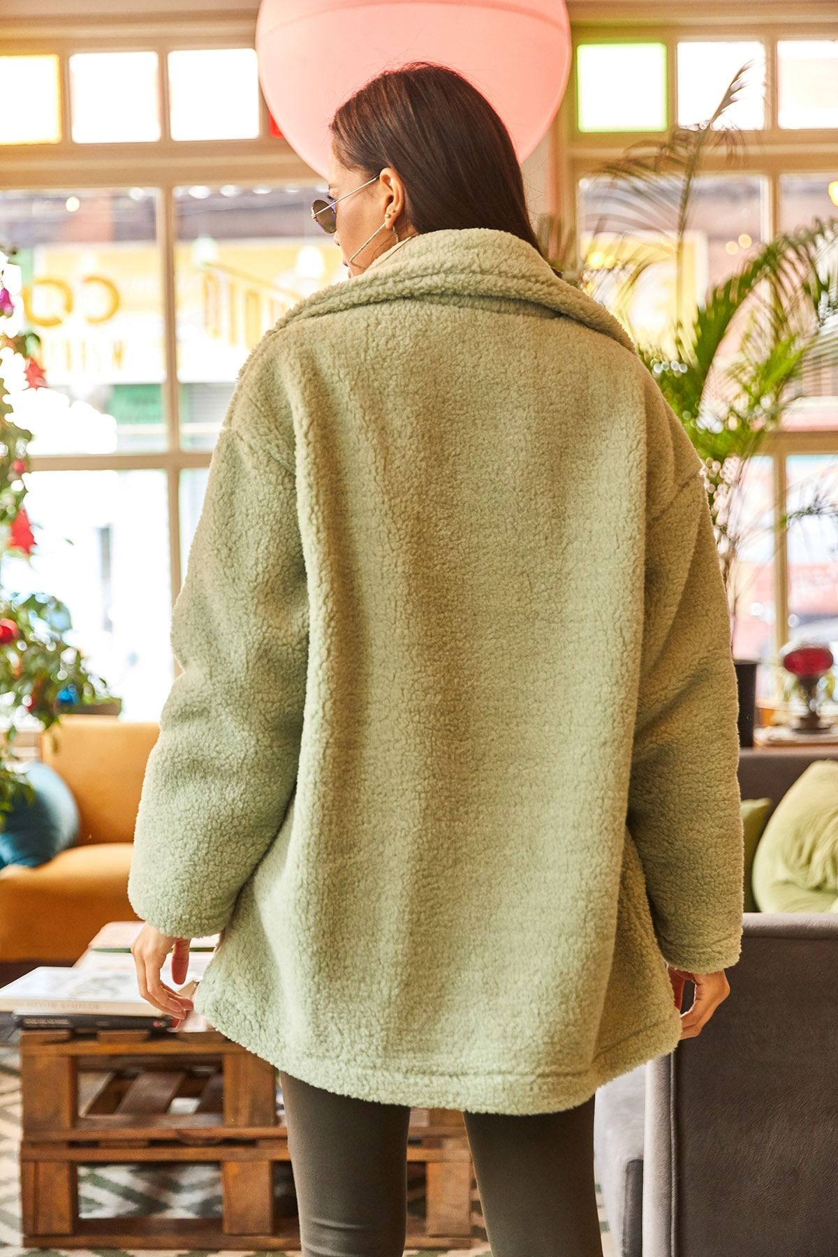 Kadın Su Yeşili Düğmeli Cepli Astarsız Oversize Peluş Ceket CKT-19000328