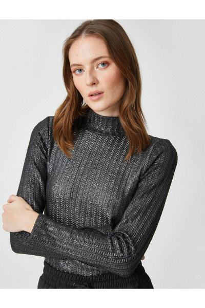 Şahika Ercümen X - Yarım Balıkçı Yaka Parlak Uzun Kollu Tişört Şahika Ercümen X - Yarım Balıkçı Yaka Parlak Uzun Kollu Tişört