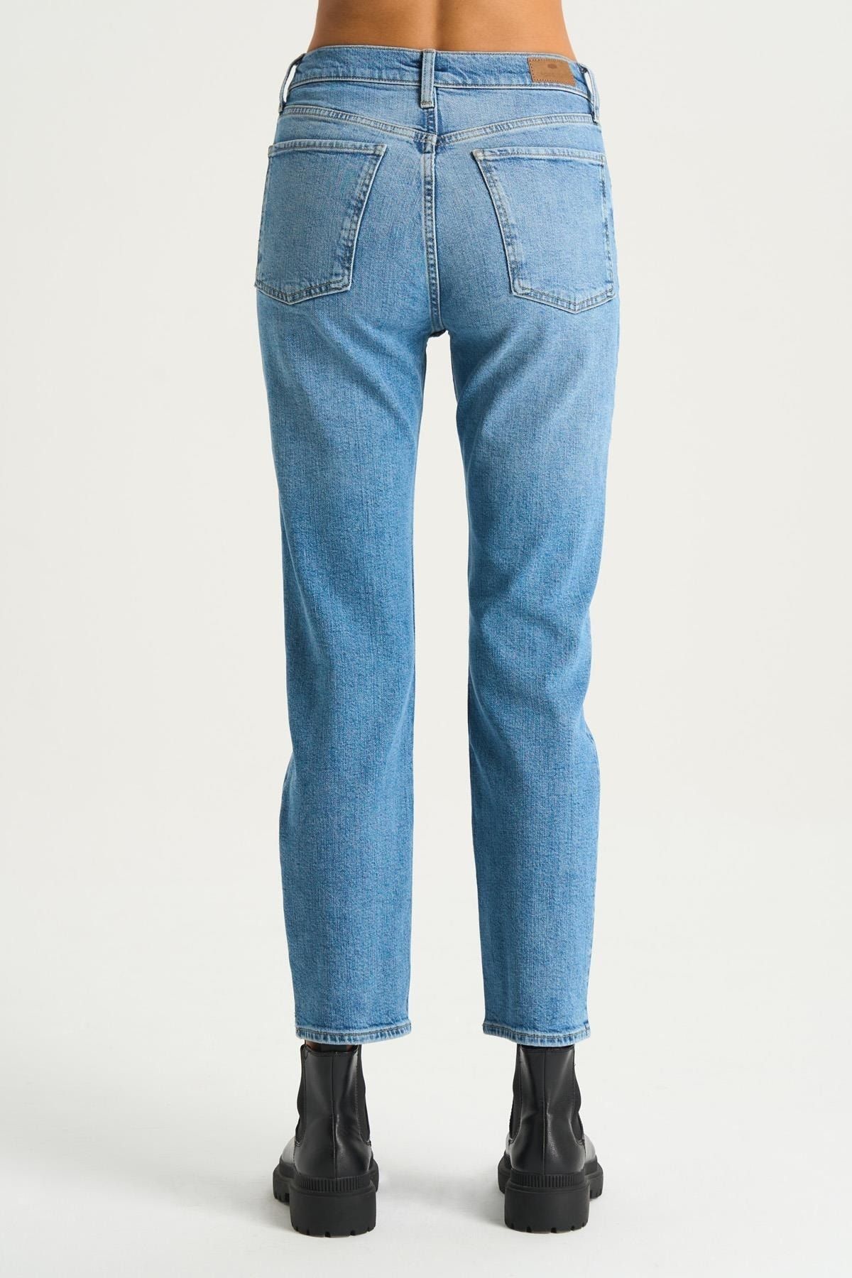 Sydney Açık Mavi Yüksek Bel Patı Düğmeli Slim Straight Jean Pantolon C 4529-046 Sydney Açık Mavi Yüksek Bel Patı Düğmeli Slim Straight Jean Pantolon C 4529-046
