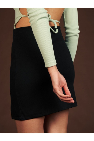 Tek Taraf Yırtmaçlı Mini Etek