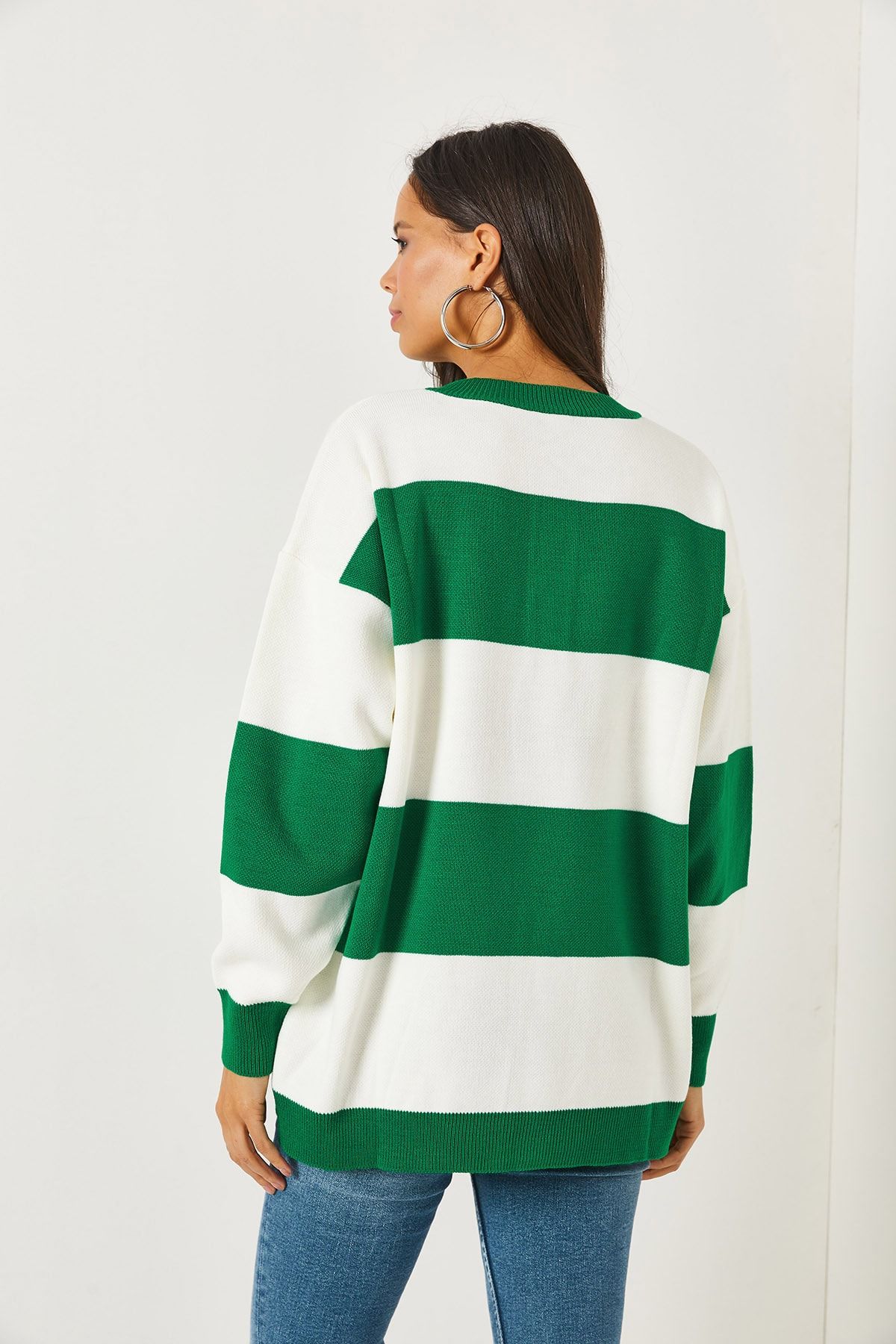 Zümrüt Yeşili Düğmeli Çizgili Oversize Triko Kazak KZK-19000590 Zümrüt Yeşili Düğmeli Çizgili Oversize Triko Kazak KZK-19000590