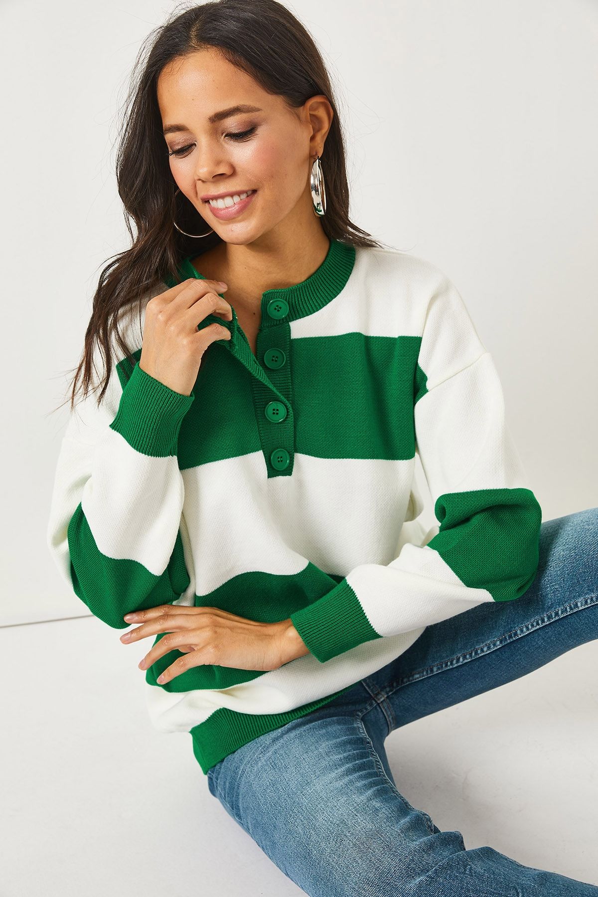 Zümrüt Yeşili Düğmeli Çizgili Oversize Triko Kazak KZK-19000590 Zümrüt Yeşili Düğmeli Çizgili Oversize Triko Kazak KZK-19000590