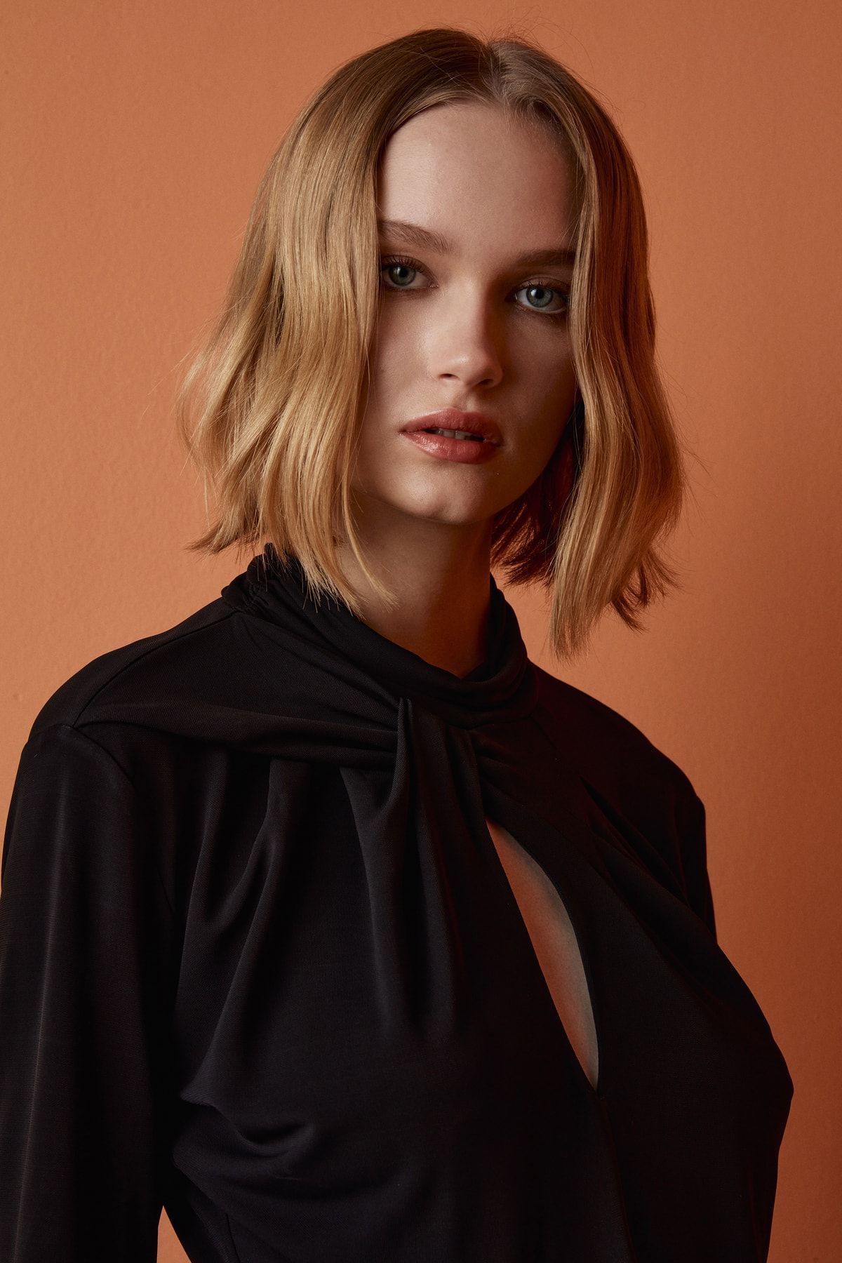 Mert Aslan Düğüm Detaylı Örme Bluz Mert Aslan Düğüm Detaylı Örme Bluz