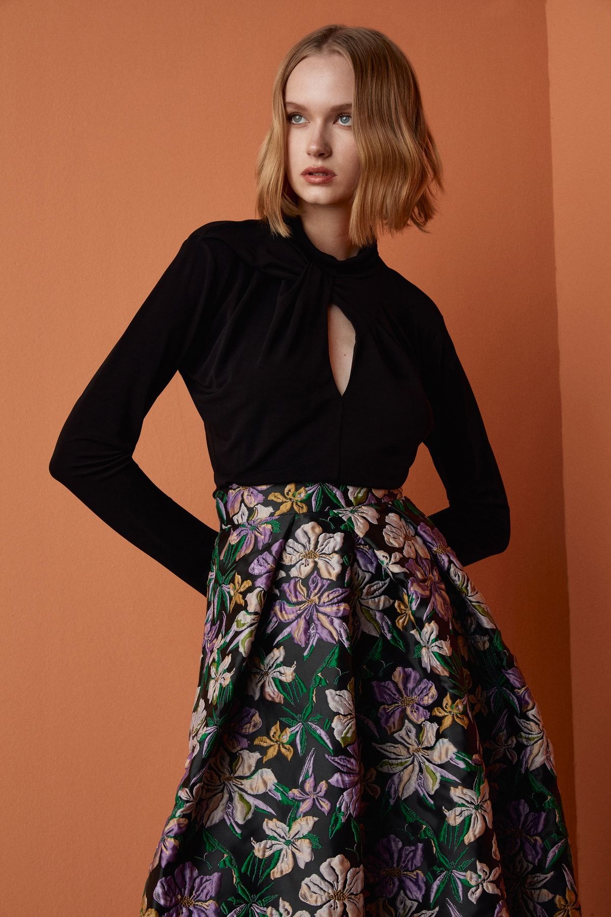 Mert Aslan Düğüm Detaylı Örme Bluz Mert Aslan Düğüm Detaylı Örme Bluz