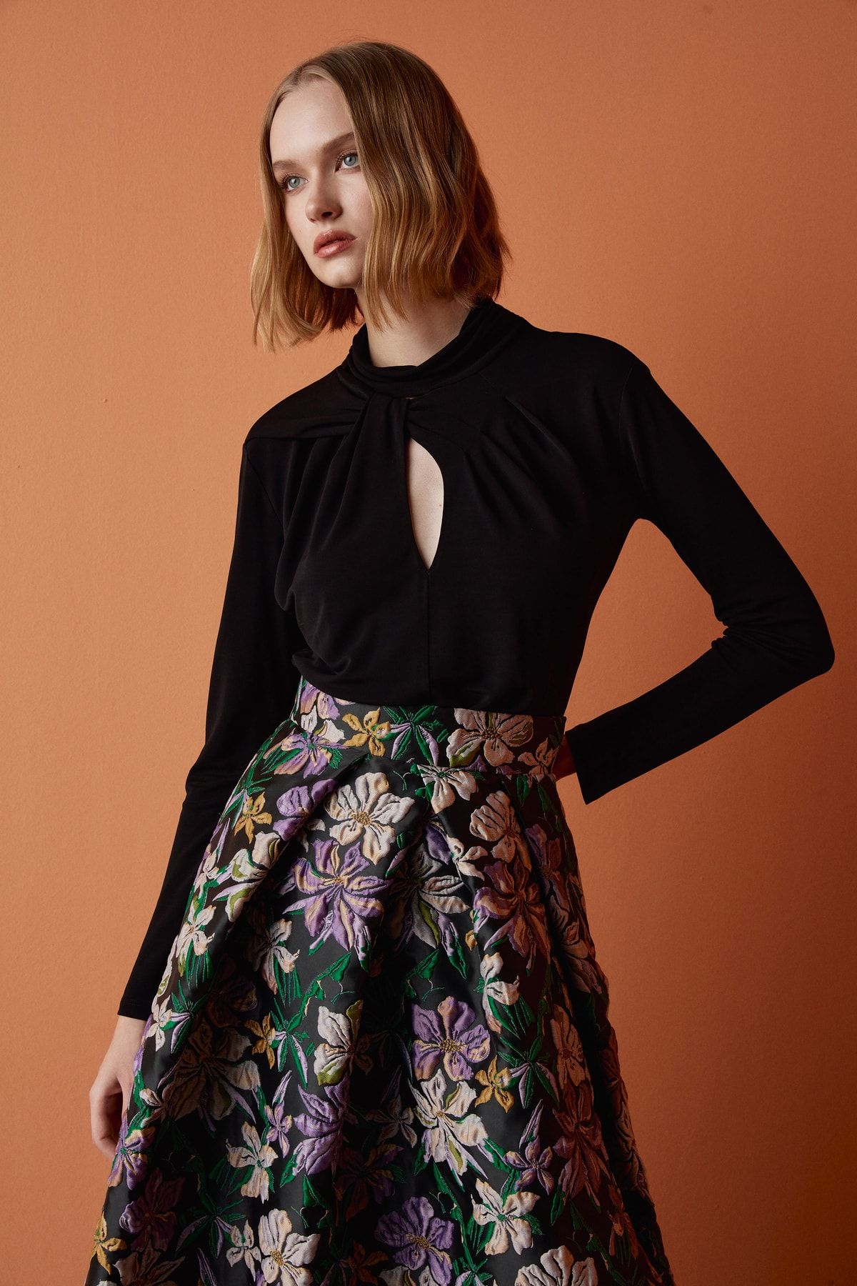 Mert Aslan Düğüm Detaylı Örme Bluz Mert Aslan Düğüm Detaylı Örme Bluz