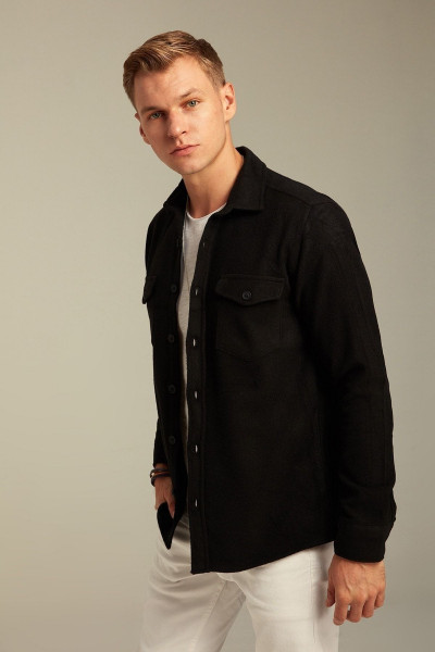 Siyah Erkek Slim Fit Düğmeli Yaka Çift Cepli Düz Oduncu Gömlek Siyah Erkek Slim Fit Düğmeli Yaka Çift Cepli Düz Oduncu Gömlek