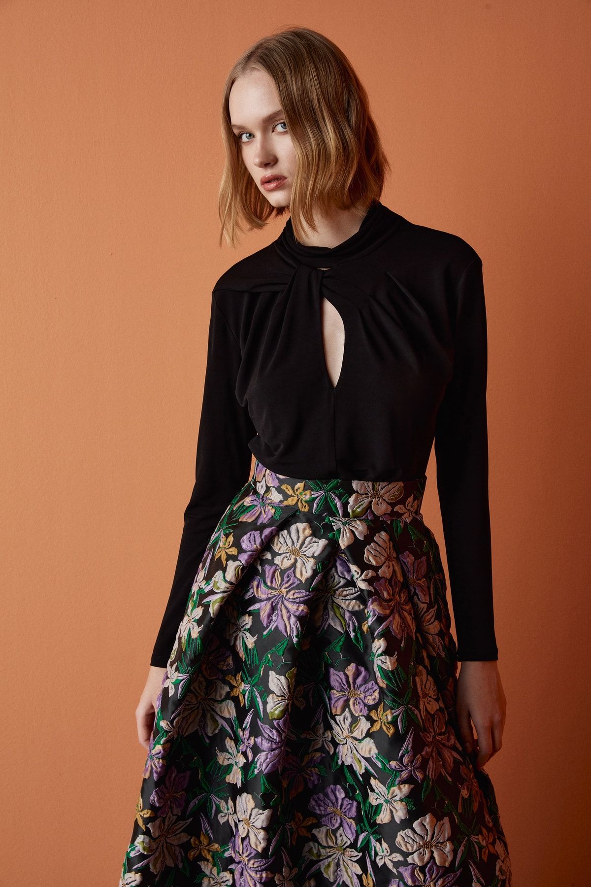 Mert Aslan Düğüm Detaylı Örme Bluz Mert Aslan Düğüm Detaylı Örme Bluz