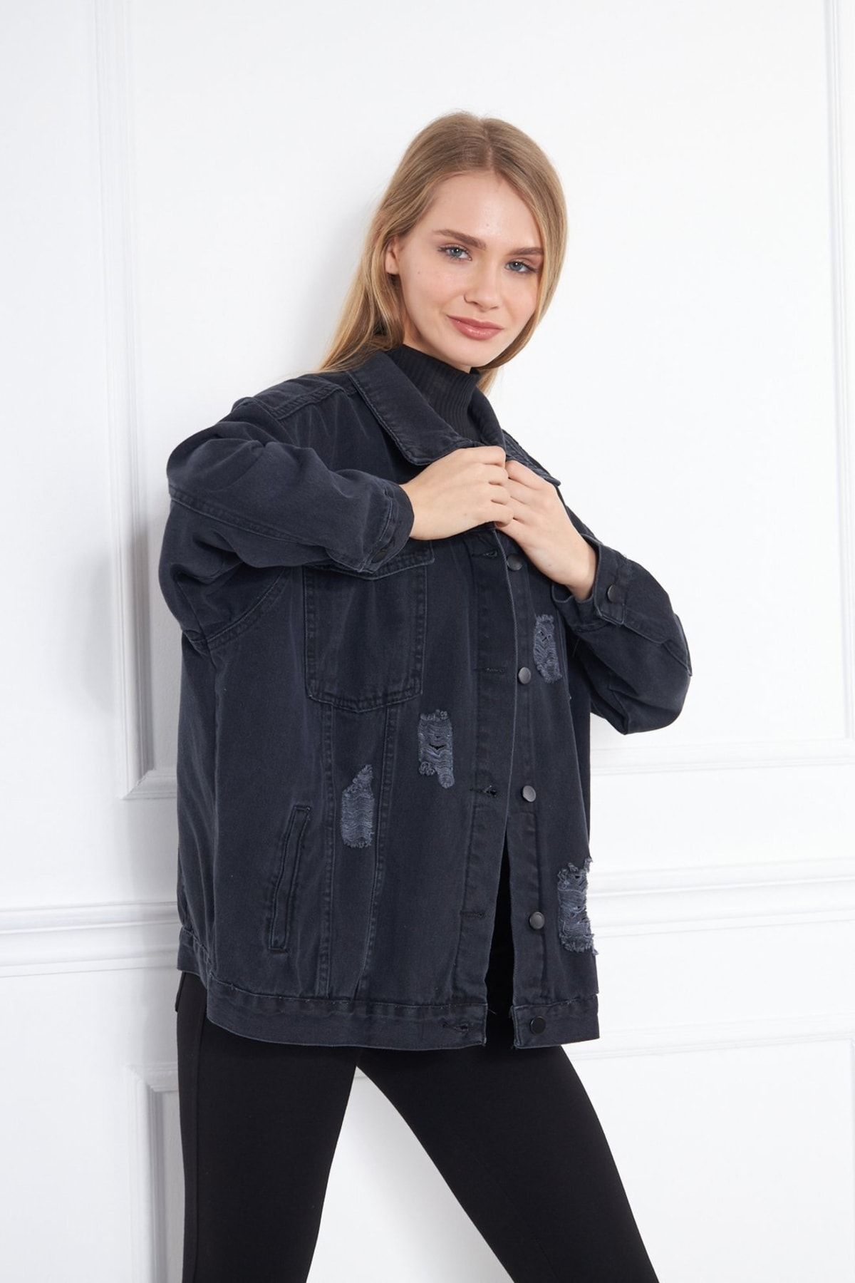 Oversize Yıpratma Detaylı Kot Ceket Oversize Yıpratma Detaylı Kot Ceket