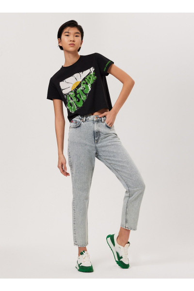 Yüksek Bel Dar Paça Mom Fit Kadın Denim Pantolon 232 Lcf 121015 Marlyn Lıght Acıd Yüksek Bel Dar Paça Mom Fit Kadın Denim Pantolon 232 Lcf 121015 Marlyn Lıght Acıd