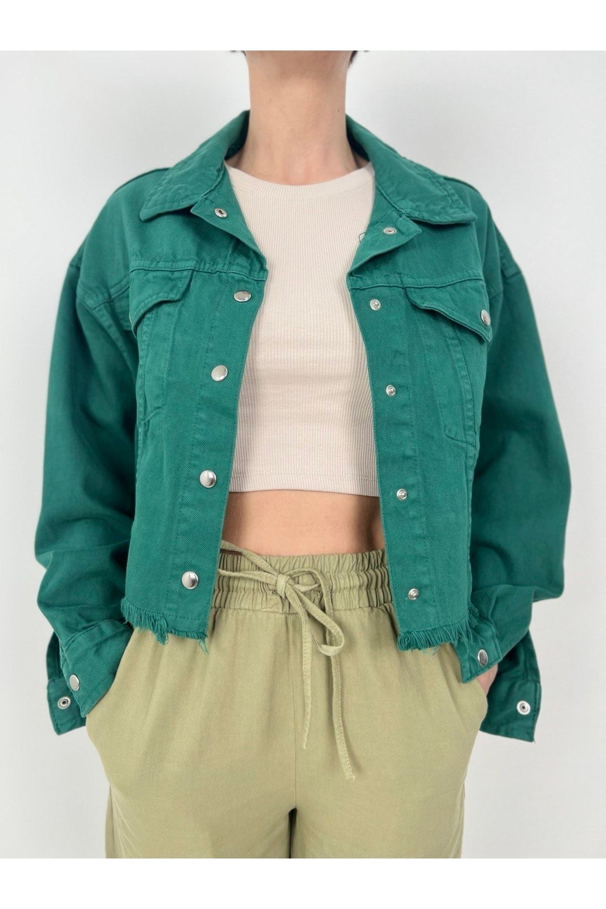 Yeşil Kısa Denim Ceket Çıtçıt Düğmeli Yeşil Kısa Denim Ceket Çıtçıt Düğmeli