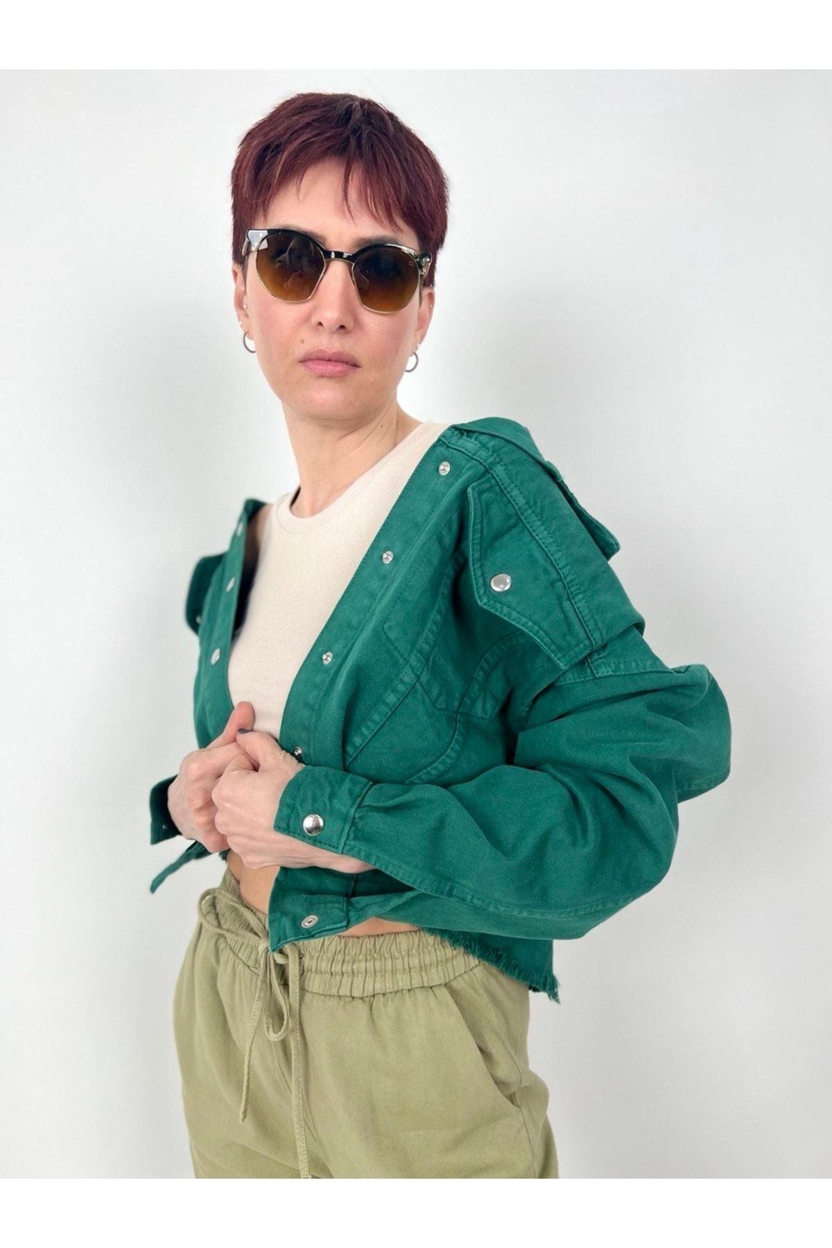 Yeşil Kısa Denim Ceket Çıtçıt Düğmeli Yeşil Kısa Denim Ceket Çıtçıt Düğmeli