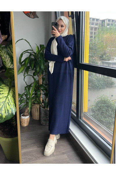 Oversize Bol Kesim Yarım Balıkçı Yaka Fitilli Triko Tesettür Elbise 38-44 Beden Arası Oversize Bol Kesim Yarım Balıkçı Yaka Fitilli Triko Tesettür Elbise 38-44 Beden Arası