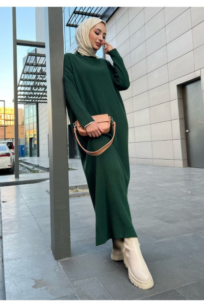 Oversize Bol Kesim Yarım Balıkçı Yaka Fitilli Triko Tesettür Elbise 38-44 Beden Arası Oversize Bol Kesim Yarım Balıkçı Yaka Fitilli Triko Tesettür Elbise 38-44 Beden Arası