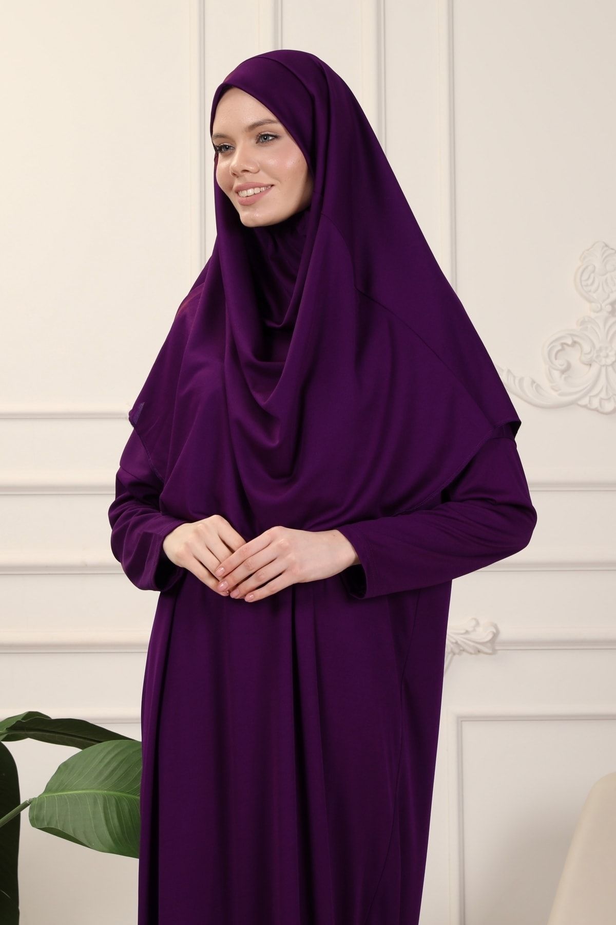 Mürdüm Tek Parça Kolay Kullanımlı Kendiliğinden Başörtülü Namaz Elbisesi Mürdüm Tek Parça Kolay Kullanımlı Kendiliğinden Başörtülü Namaz Elbisesi