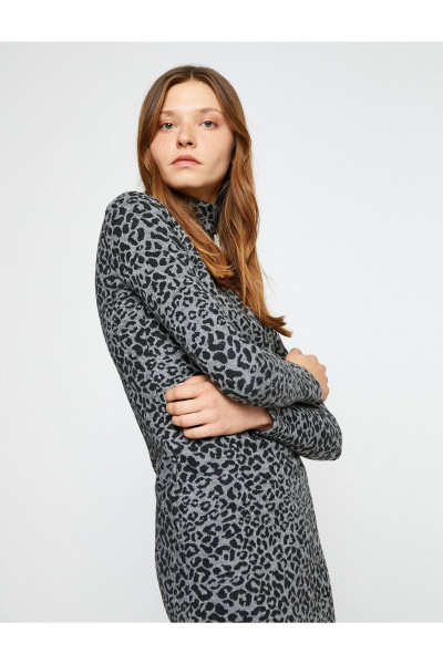 Leopar Desenli Elbise Balıkçı Yaka Uzun Kollu Leopar Desenli Elbise Balıkçı Yaka Uzun Kollu