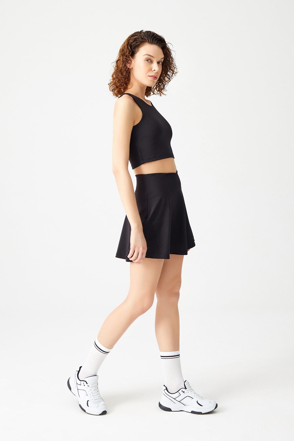 Siyah Halter Yaka Içi Sütyenli T-shirt Tank Top Siyah Halter Yaka Içi Sütyenli T-shirt Tank Top
