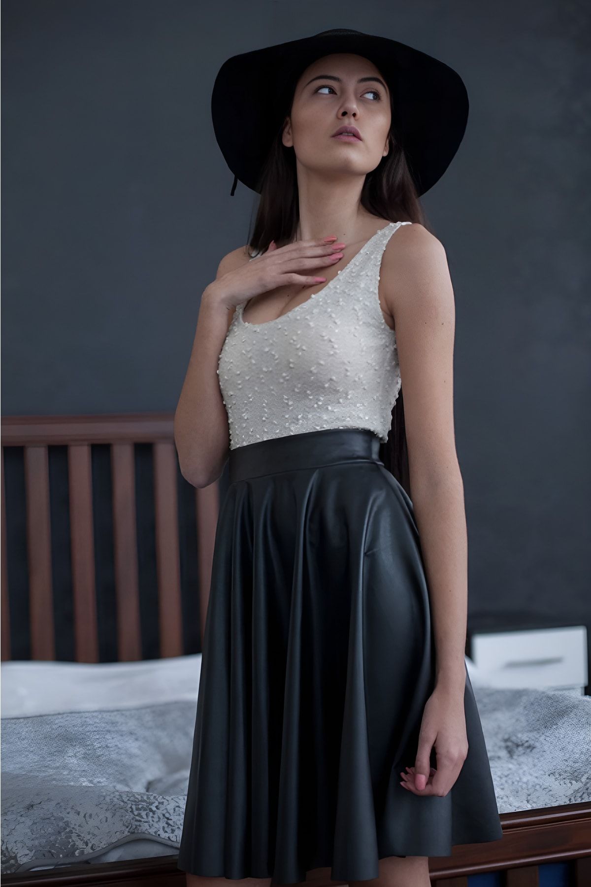 Kadın Siyah Kloş Suni Deri Etek Faux Leather Kadın Siyah Kloş Suni Deri Etek Faux Leather