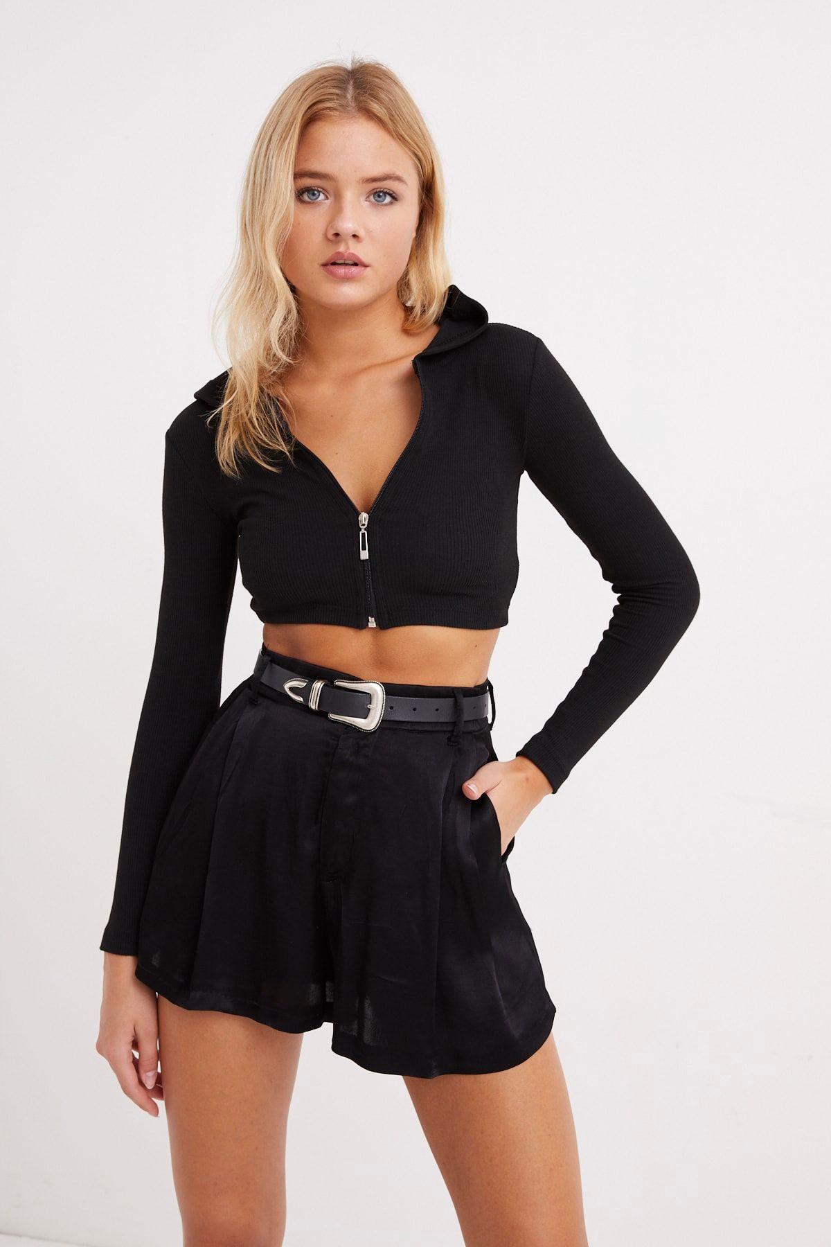 Kadın Siyah Kapüşonlu Kısa Kaşkorse Bluz EY1032 Kadın Siyah Kapüşonlu Kısa Kaşkorse Bluz EY1032