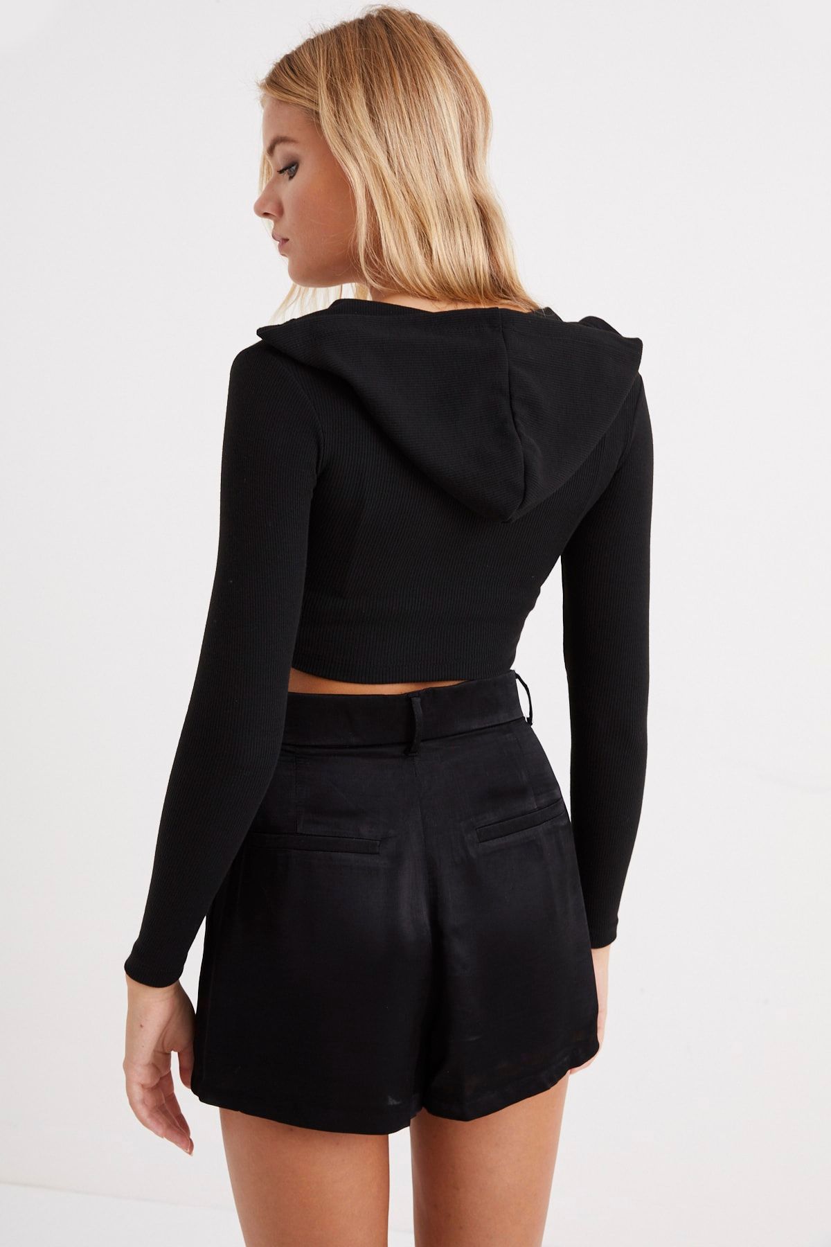 Kadın Siyah Kapüşonlu Kısa Kaşkorse Bluz EY1032 Kadın Siyah Kapüşonlu Kısa Kaşkorse Bluz EY1032