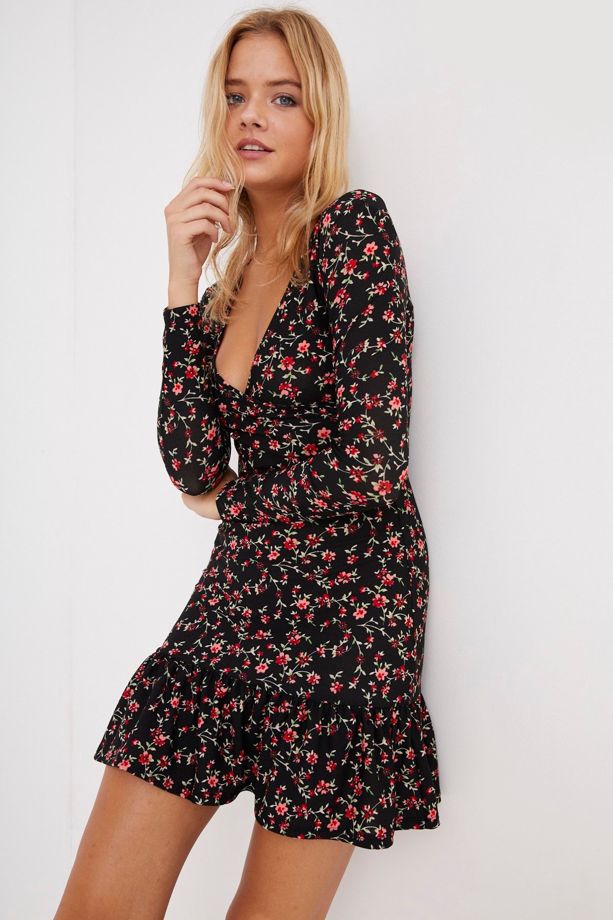 Kadın Siyah Kruvaze Volanlı Mevsimlik Skater Elbise EY1027 Kadın Siyah Kruvaze Volanlı Mevsimlik Skater Elbise EY1027