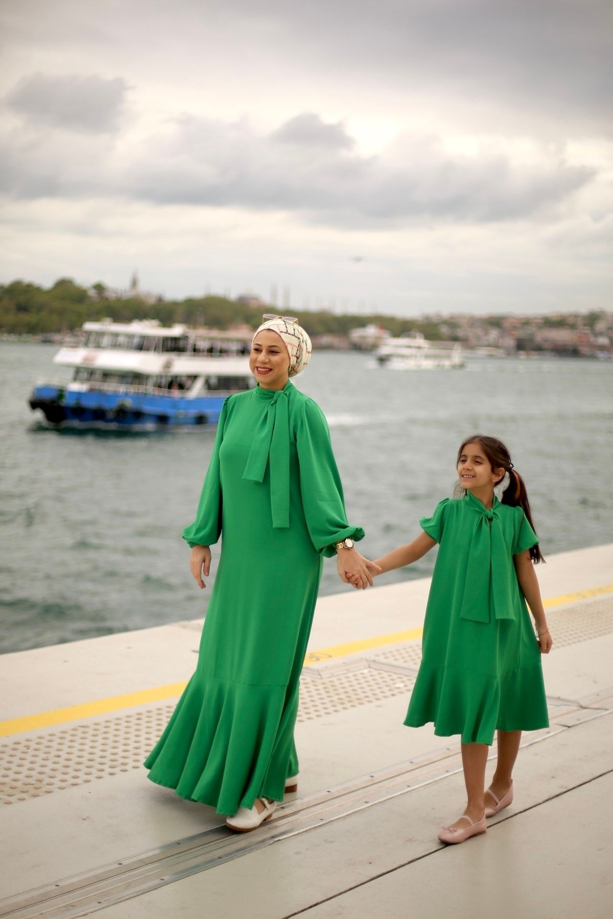 Uzun Elbise Anne Kız Kombin Tesettür Tekli Fiyattır
