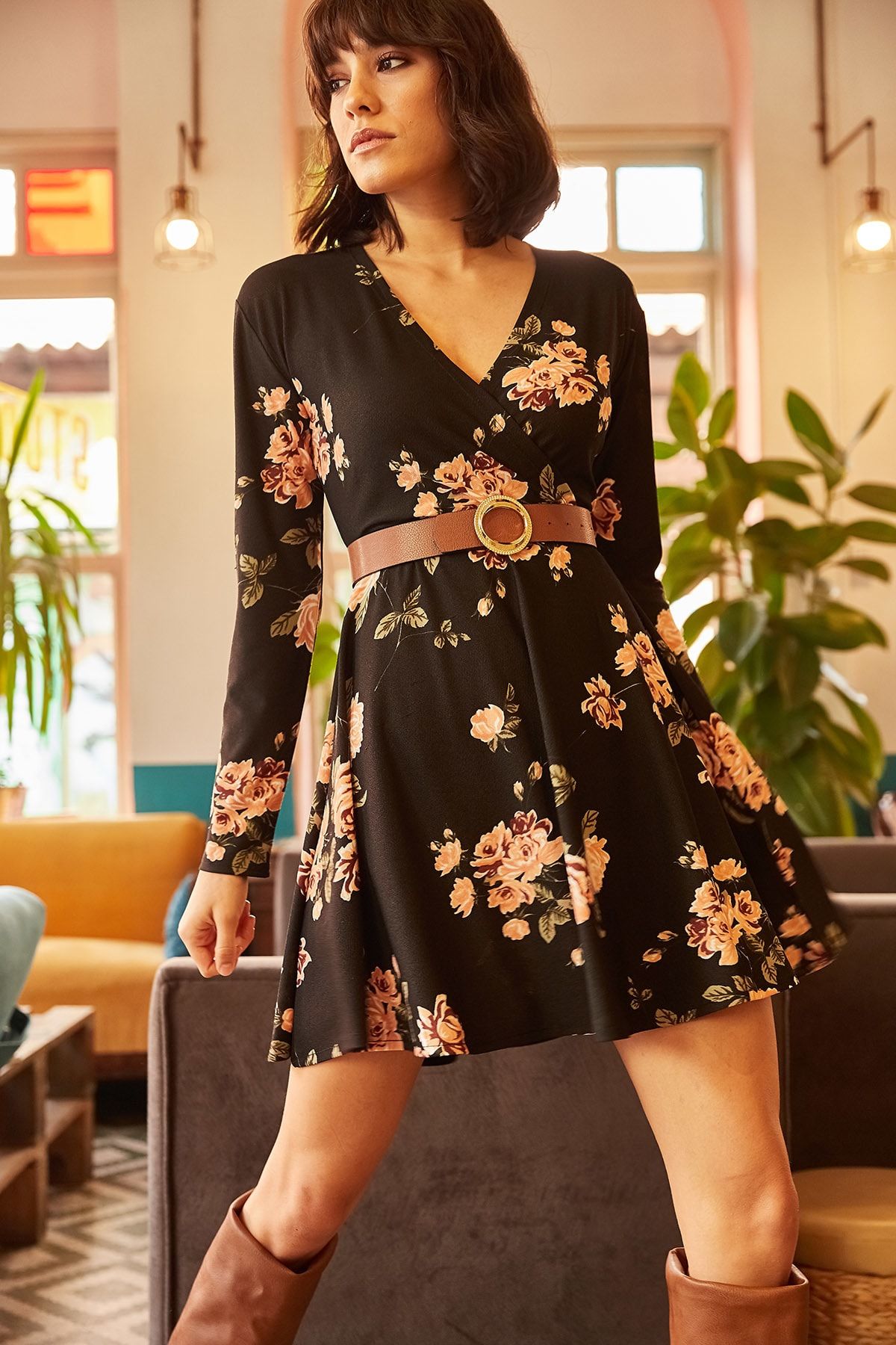 Kadın Siyah Büyük Çiçekli Kruvaze Elbise ELB-19000860 Kadın Siyah Büyük Çiçekli Kruvaze Elbise ELB-19000860