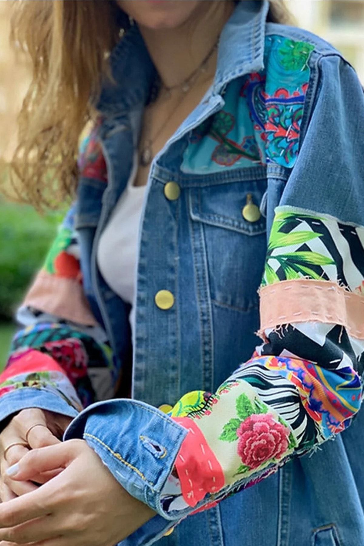 Kolları Patchwork Detaylı Kadın Denim Ceket Kolları Patchwork Detaylı Kadın Denim Ceket