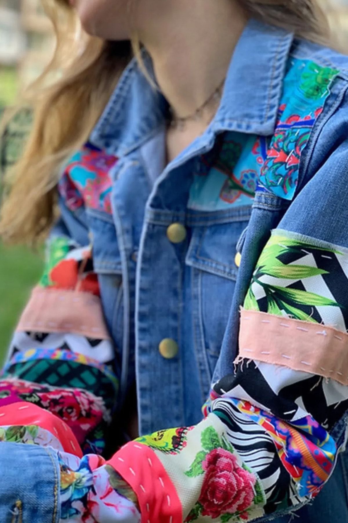 Kolları Patchwork Detaylı Kadın Denim Ceket Kolları Patchwork Detaylı Kadın Denim Ceket