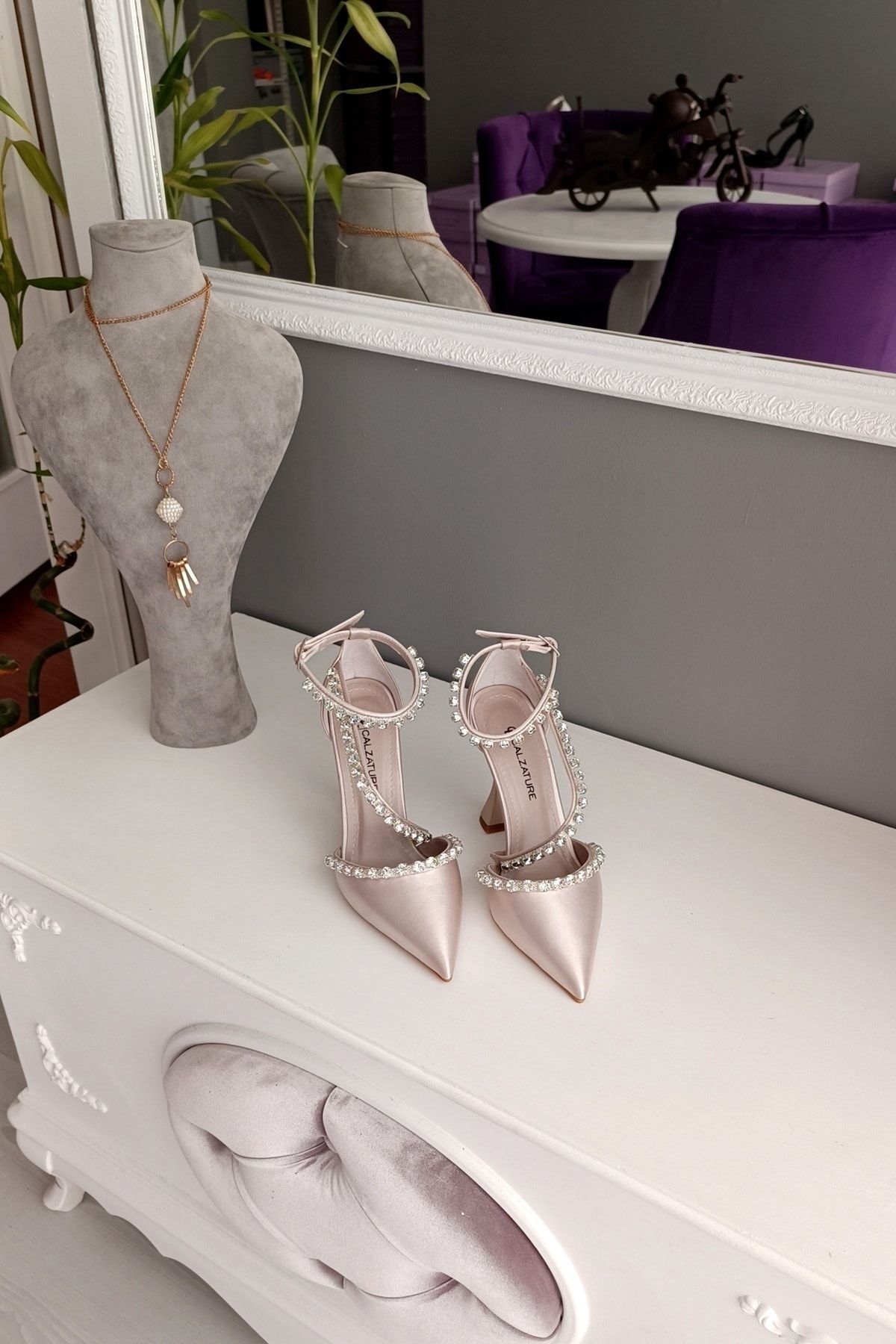 Ten Saten Üç Sıra Taşlı 11cm Şampanya Topuklu Bileği Kemerli Abiye Stiletto Kadın Ayakkabı Ten Saten Üç Sıra Taşlı 11cm Şampanya Topuklu Bileği Kemerli Abiye Stiletto Kadın Ayakkabı