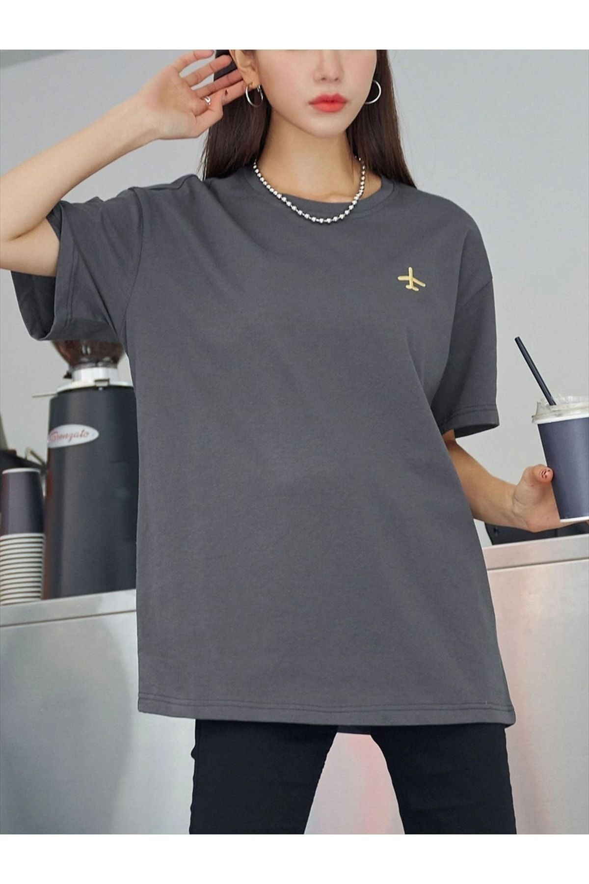 Uçak Logo T-Shirt - Füme Baskılı Oversize Bisiklet Yaka Kısa Kol Uçak Logo T-Shirt - Füme Baskılı Oversize Bisiklet Yaka Kısa Kol