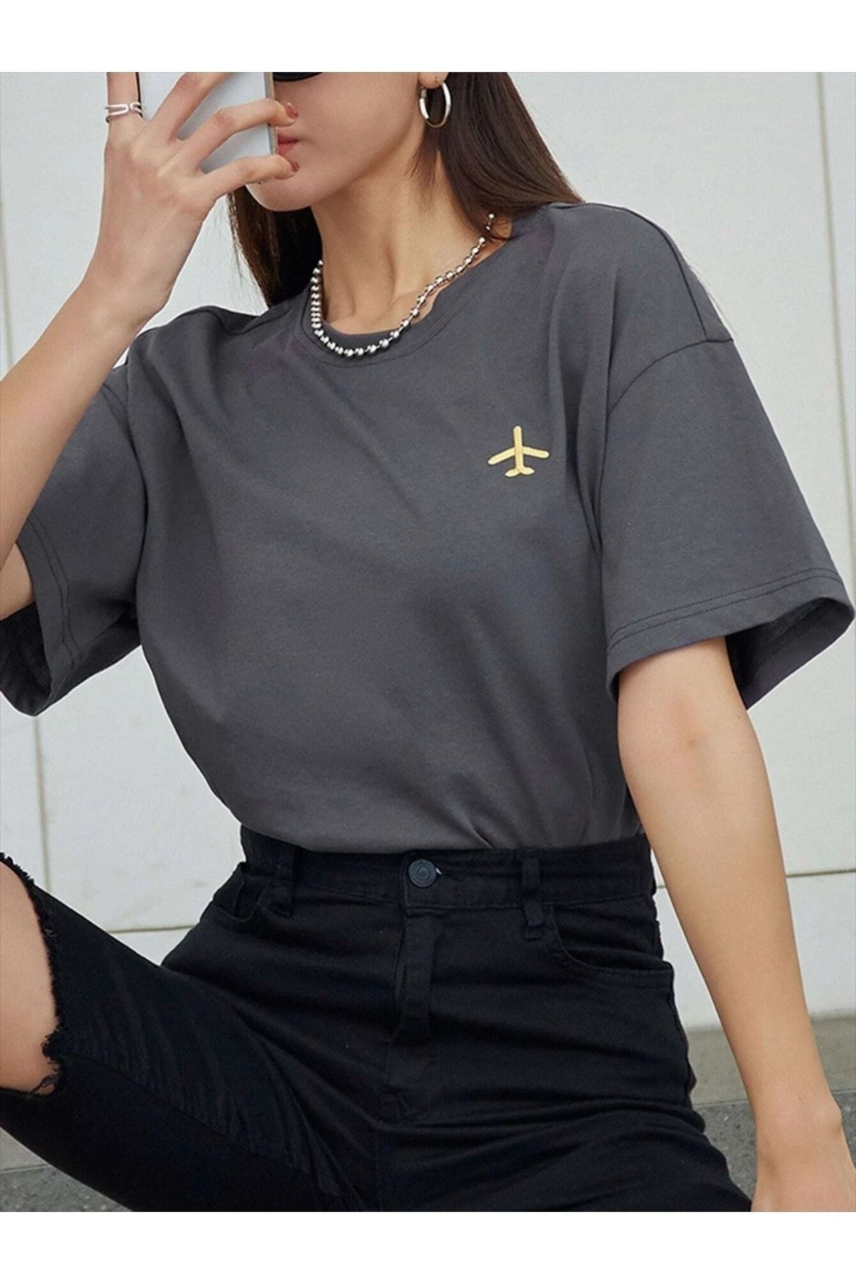 Uçak Logo T-Shirt - Füme Baskılı Oversize Bisiklet Yaka Kısa Kol Uçak Logo T-Shirt - Füme Baskılı Oversize Bisiklet Yaka Kısa Kol