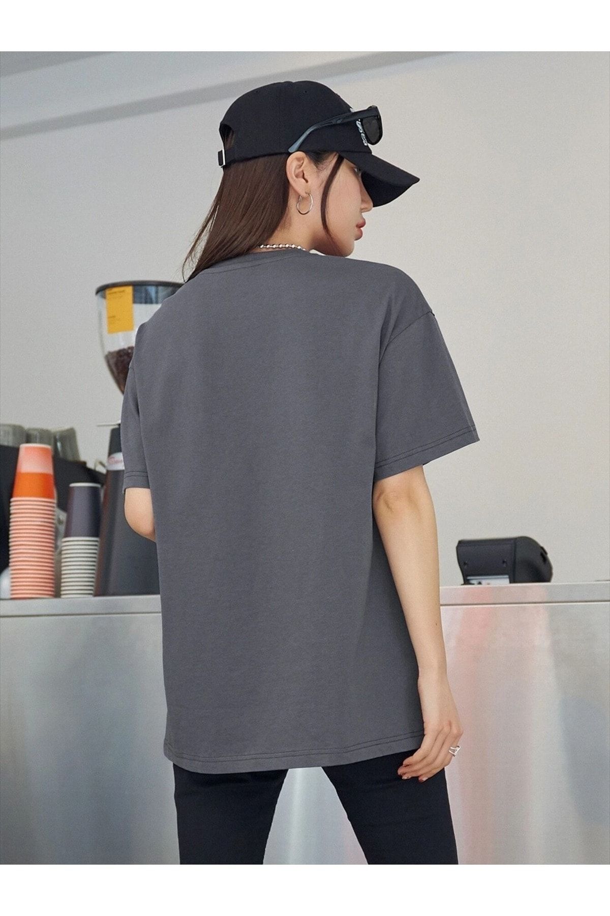 Uçak Logo T-Shirt - Füme Baskılı Oversize Bisiklet Yaka Kısa Kol Uçak Logo T-Shirt - Füme Baskılı Oversize Bisiklet Yaka Kısa Kol
