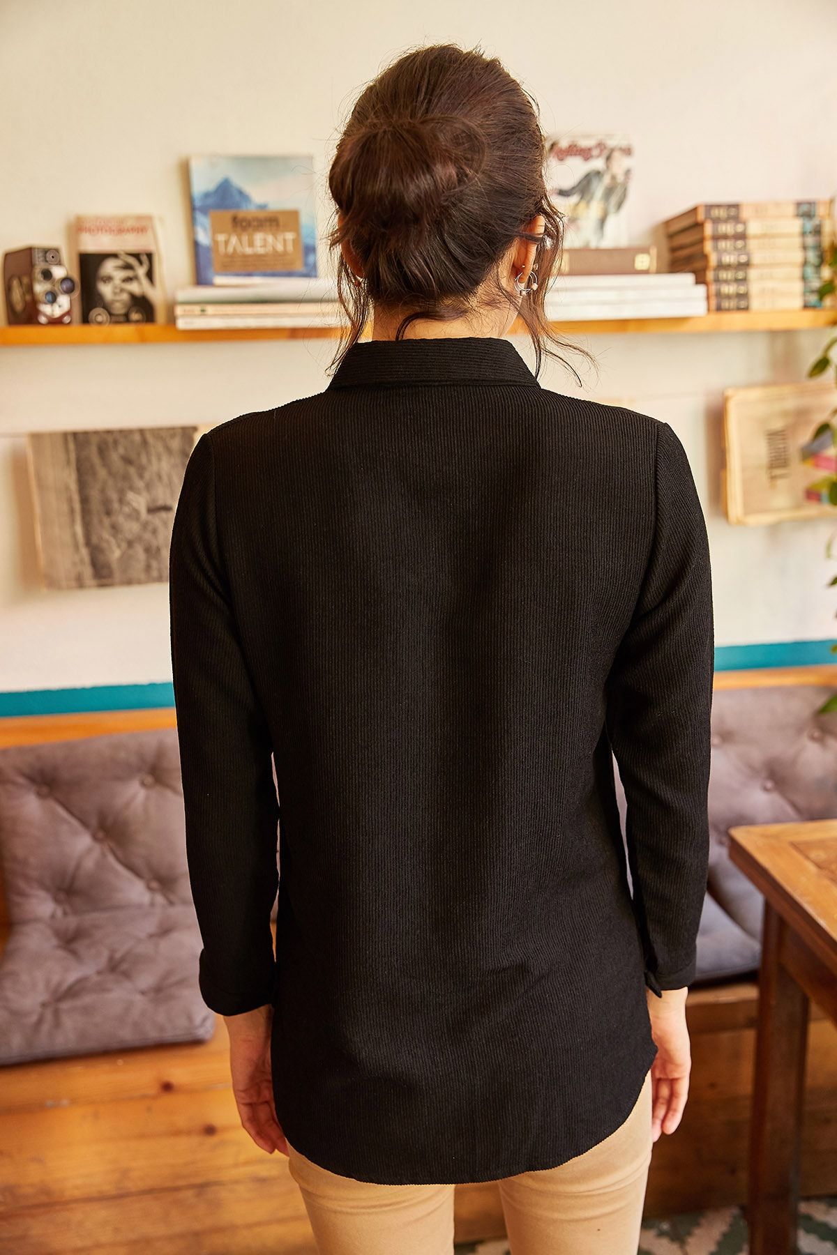 Kadın Siyah İnce Fitilli Kadife Gömlek GML-19000443 Kadın Siyah İnce Fitilli Kadife Gömlek GML-19000443