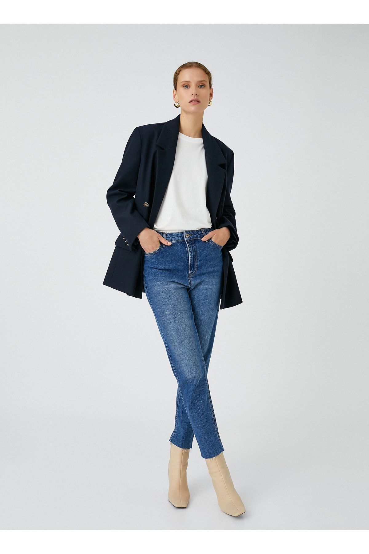 Yüksek Bel Boru Paça Dar İndigo Kadın Denim Pantolon 4WAL40039MD Yüksek Bel Boru Paça Dar İndigo Kadın Denim Pantolon 4WAL40039MD