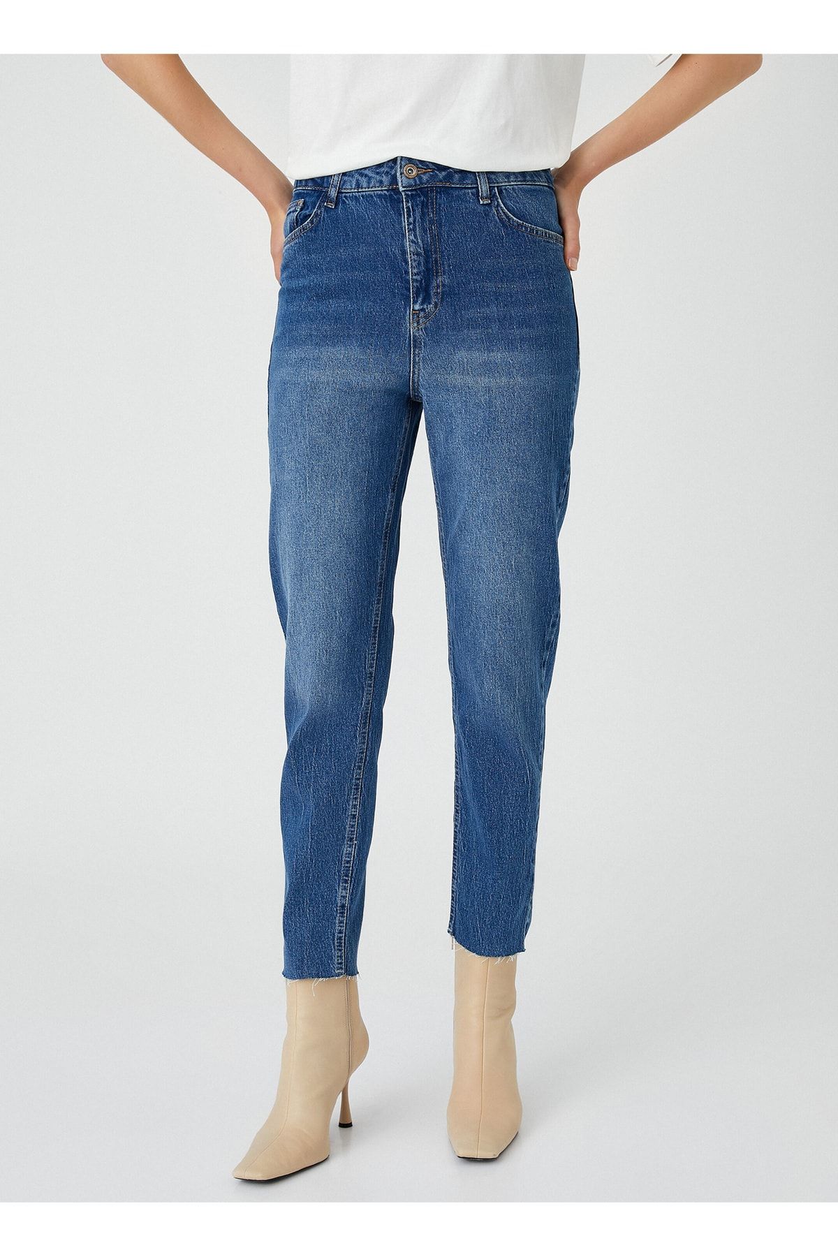 Yüksek Bel Boru Paça Dar İndigo Kadın Denim Pantolon 4WAL40039MD Yüksek Bel Boru Paça Dar İndigo Kadın Denim Pantolon 4WAL40039MD