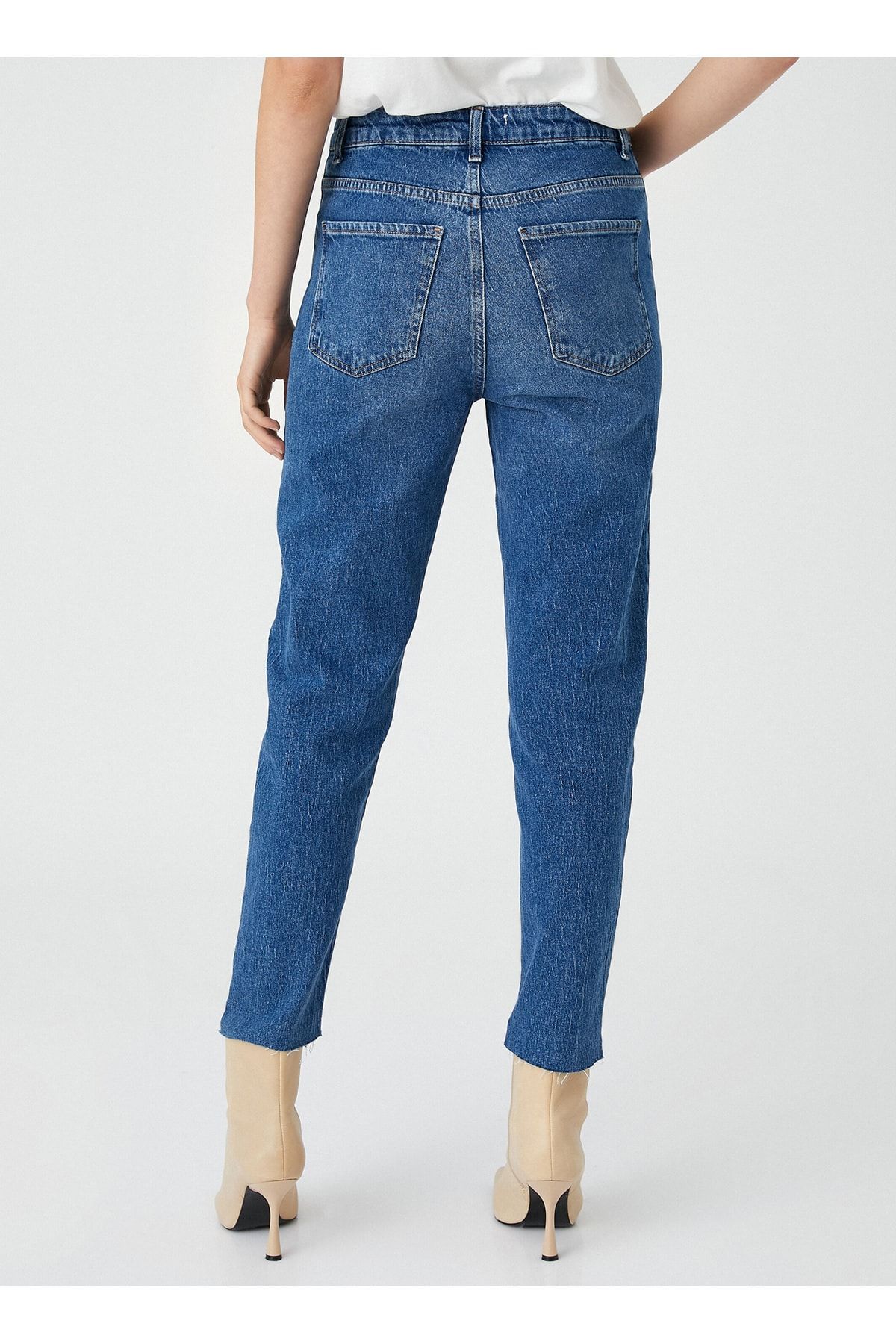 Yüksek Bel Boru Paça Dar İndigo Kadın Denim Pantolon 4WAL40039MD Yüksek Bel Boru Paça Dar İndigo Kadın Denim Pantolon 4WAL40039MD