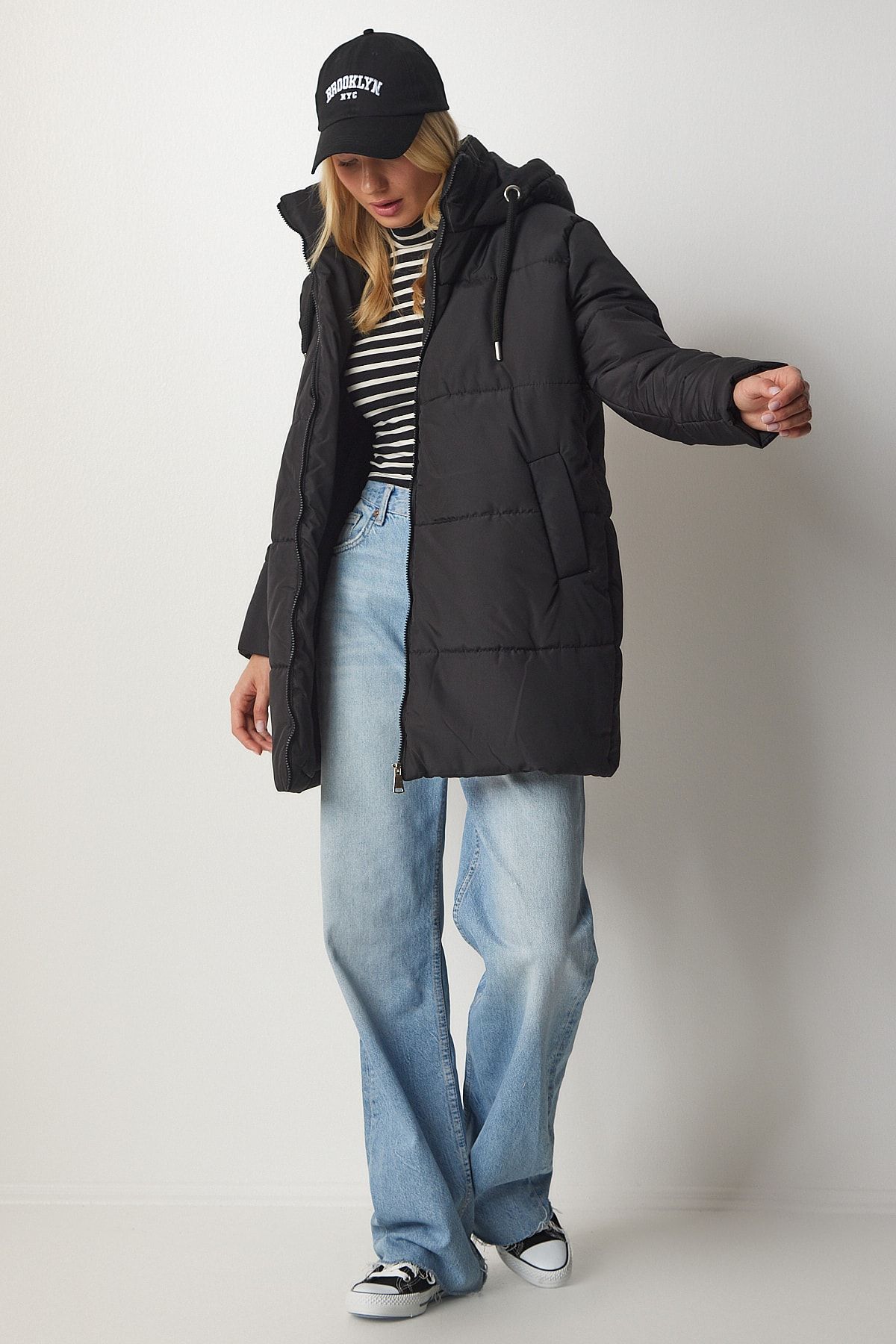 Kadın Siyah Kapüşonlu Oversize Şişme Mont DD01245 Kadın Siyah Kapüşonlu Oversize Şişme Mont DD01245