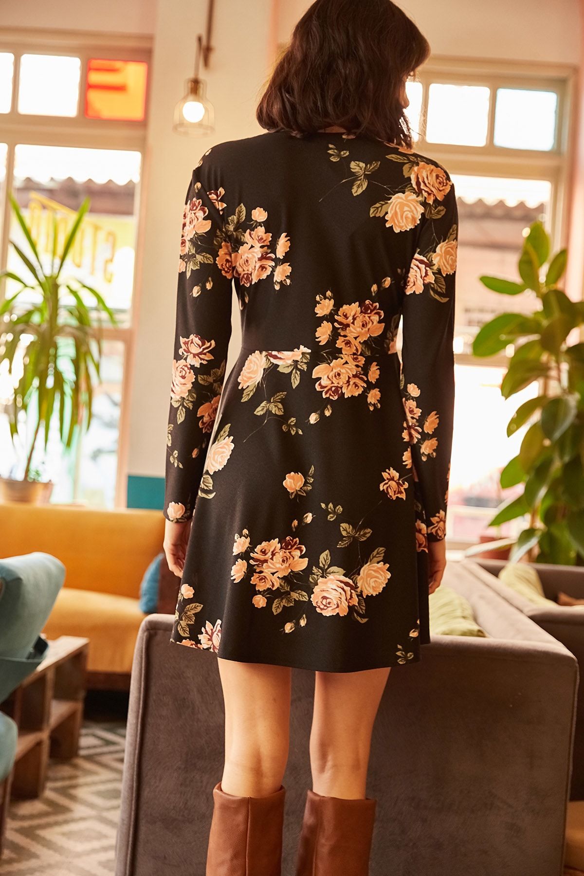 Kadın Siyah Büyük Çiçekli Kruvaze Elbise ELB-19000860 Kadın Siyah Büyük Çiçekli Kruvaze Elbise ELB-19000860