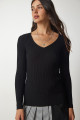 Kadın Siyah V Yaka Fitilli Basic Bluz BV00096 Kadın Siyah V Yaka Fitilli Basic Bluz BV00096