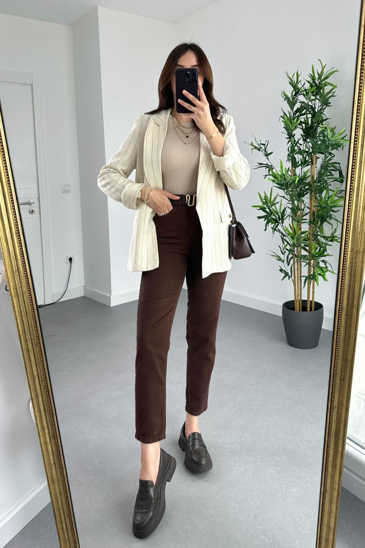 Mona Kahverengi Mom Jean Kadın Boyfriend Yüksek Bel Likralı Kot Pantolon Mona Kahverengi Mom Jean Kadın Boyfriend Yüksek Bel Likralı Kot Pantolon