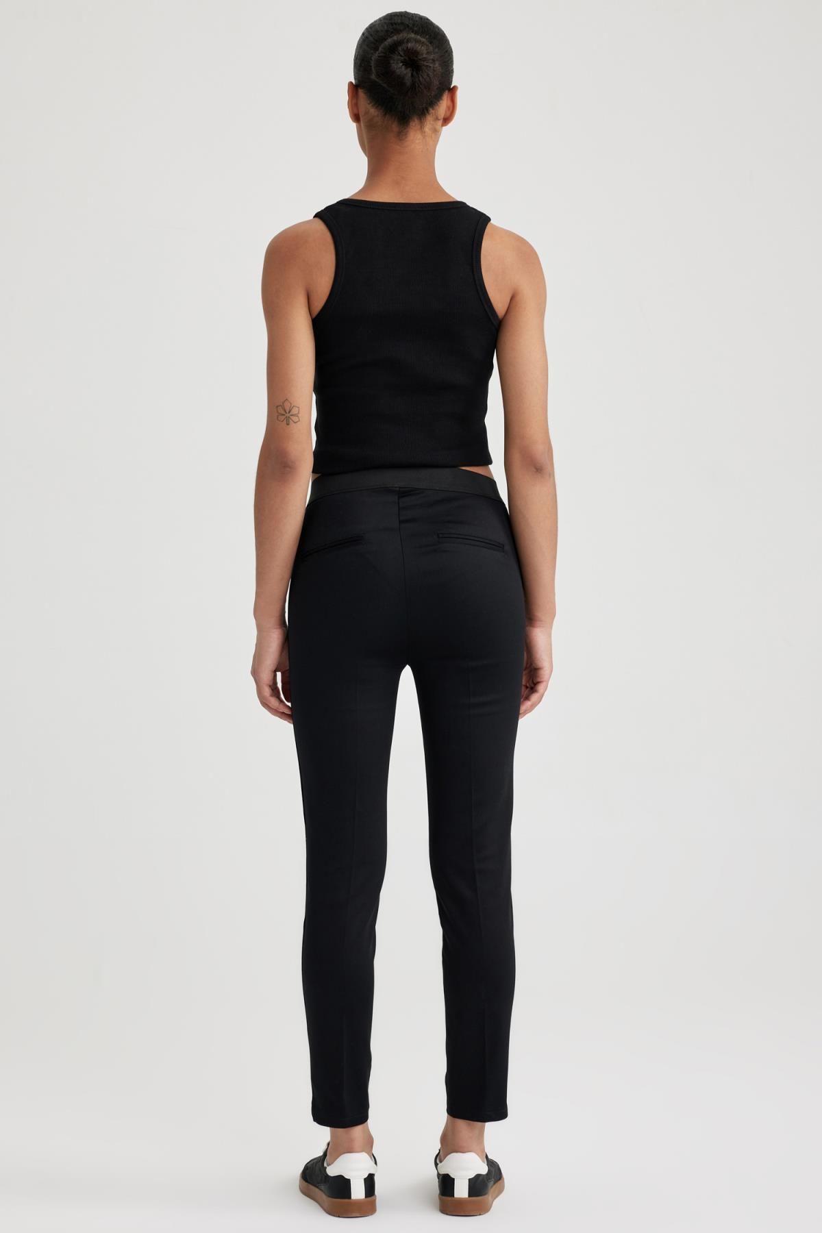 Sigaret Saten Pantolon Siyah Normal Bel Basic Düz Beli Lastikli Düz Paça J8743az23wn Sigaret Saten Pantolon Siyah Normal Bel Basic Düz Beli Lastikli Düz Paça J8743az23wn