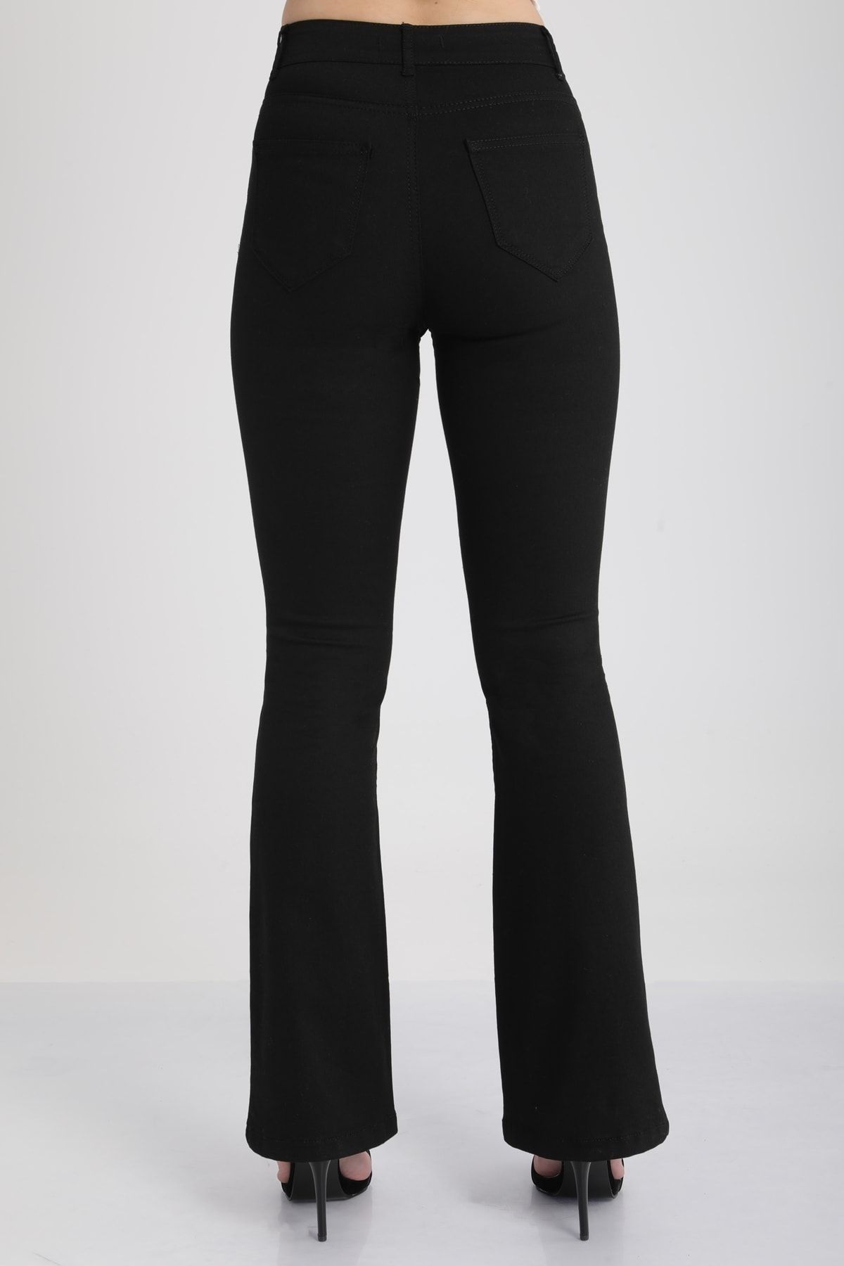 Kadın Siyah İspanyol Paça Kot Pantolon Mtrn4655 Kadın Siyah İspanyol Paça Kot Pantolon Mtrn4655
