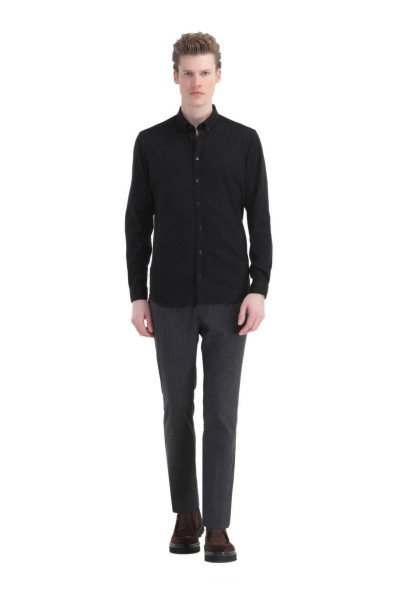 Siyah Düz Slim Fit Casual %100 Pamuk Gömlek Siyah Düz Slim Fit Casual %100 Pamuk Gömlek