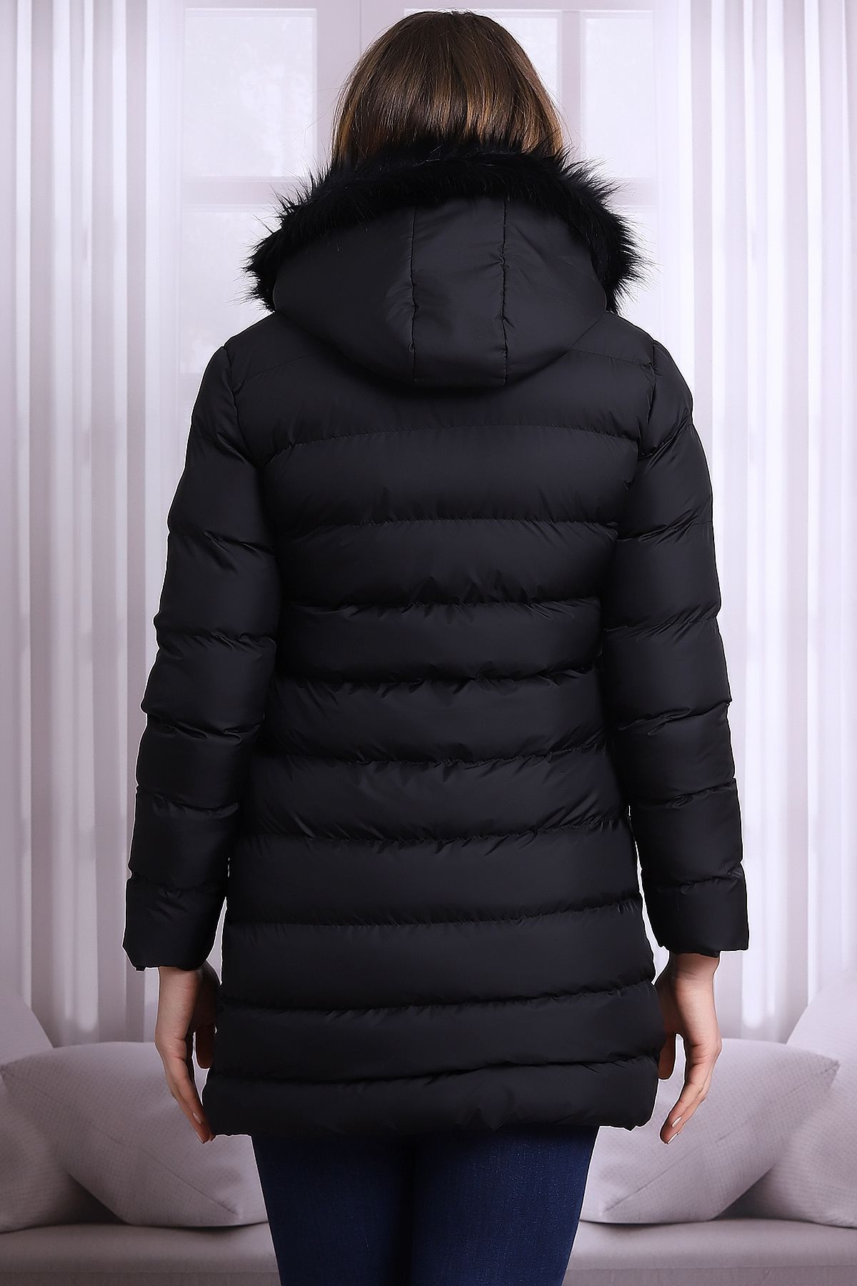 Kadın Siyah Peluşlu Microgelli Şişme Mont