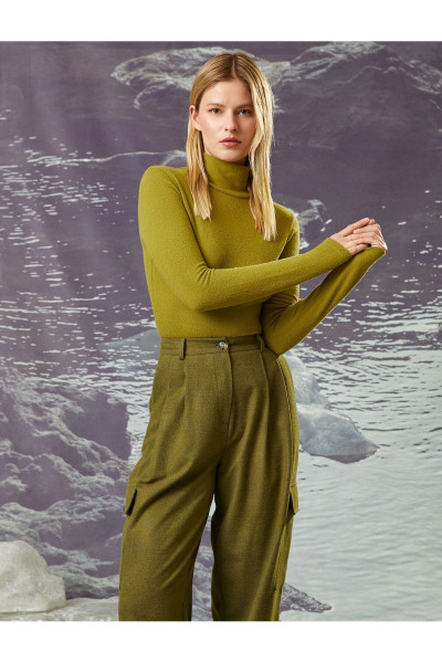 Şahika Ercümen X - Ribanalı Balıkçı Yaka Basic Tişört