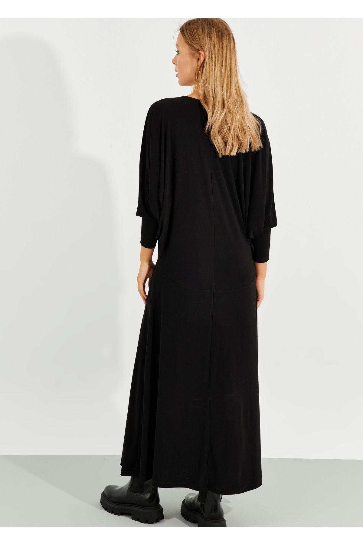 Kadın Siyah Yarasa Kol Midi Elbise BK272021 Kadın Siyah Yarasa Kol Midi Elbise BK272021