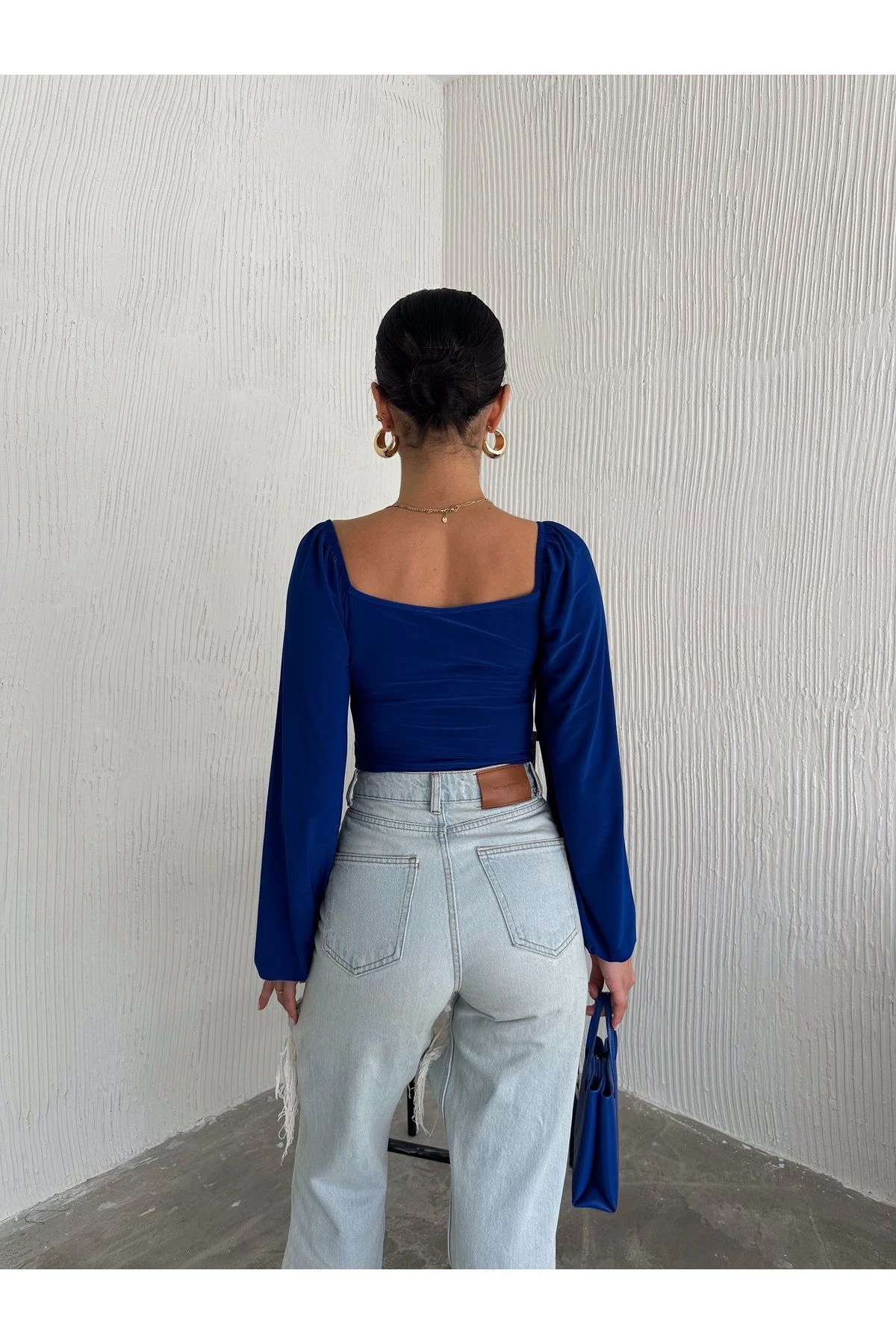 Kadın Saks Uzun Balon Kol Ön Çapraz Büzgülü Sandy Kumaş Crop Bluz Kadın Saks Uzun Balon Kol Ön Çapraz Büzgülü Sandy Kumaş Crop Bluz